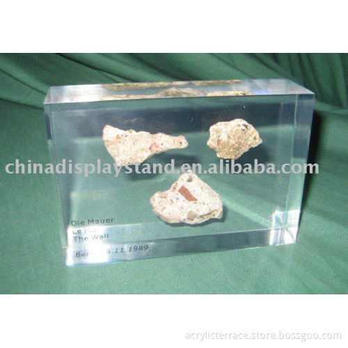 design lucite block with flower